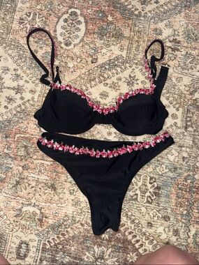 Black Floral Trim Underwire Bikini Set - Women's Swim